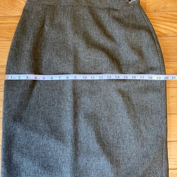 Vintage Grey suit jacket and skirt set, size 8P - Picture 11 of 15